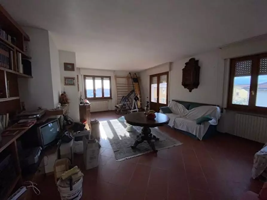 Immagine 4 di Villa in vendita  a Massa E Cozzile