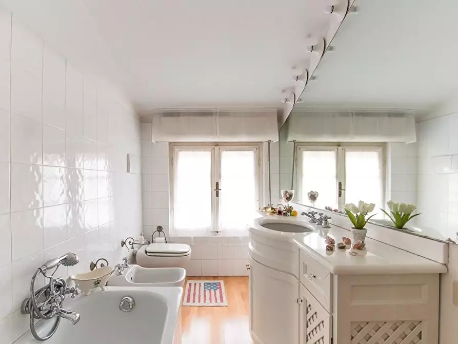 Immagine 13 di Mansarda in affitto  a Forte Dei Marmi