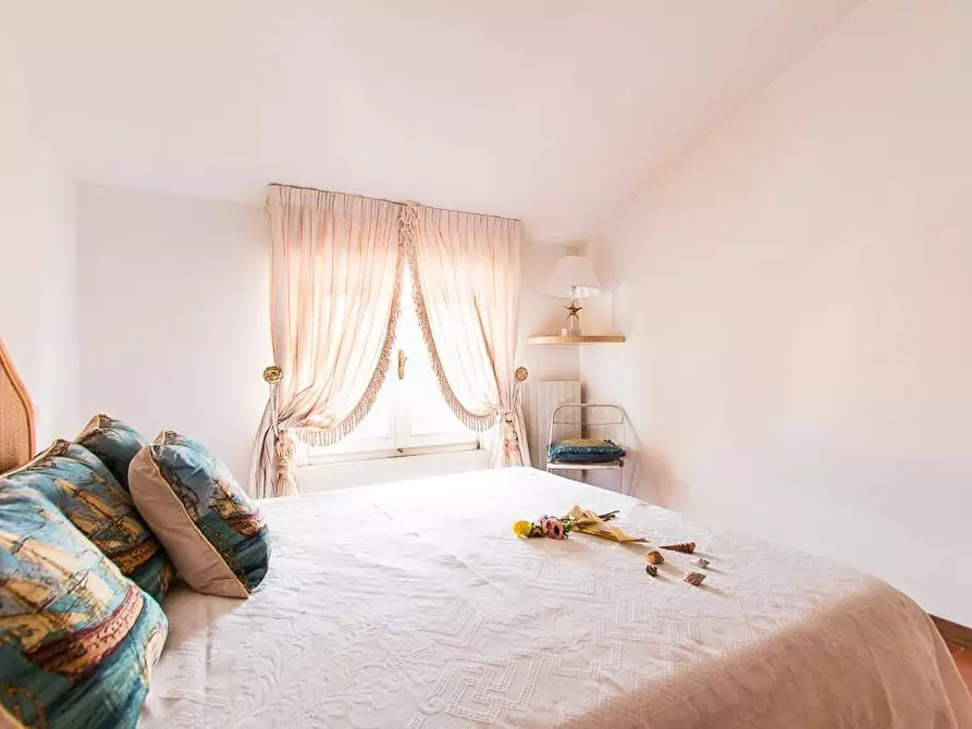 Immagine 11 di Mansarda in affitto  a Forte Dei Marmi