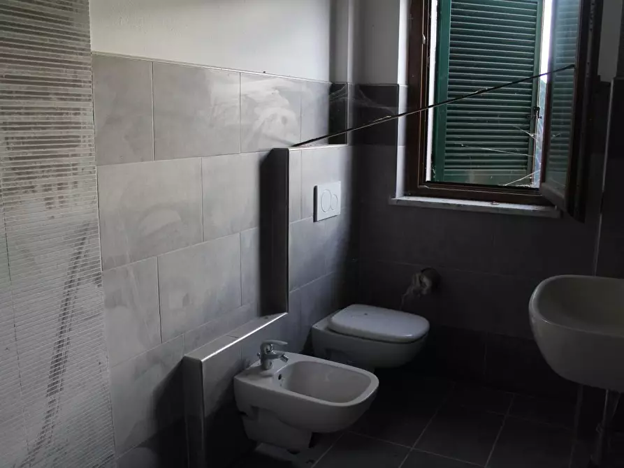 Immagine 16 di Villetta a schiera in vendita  a Carrara