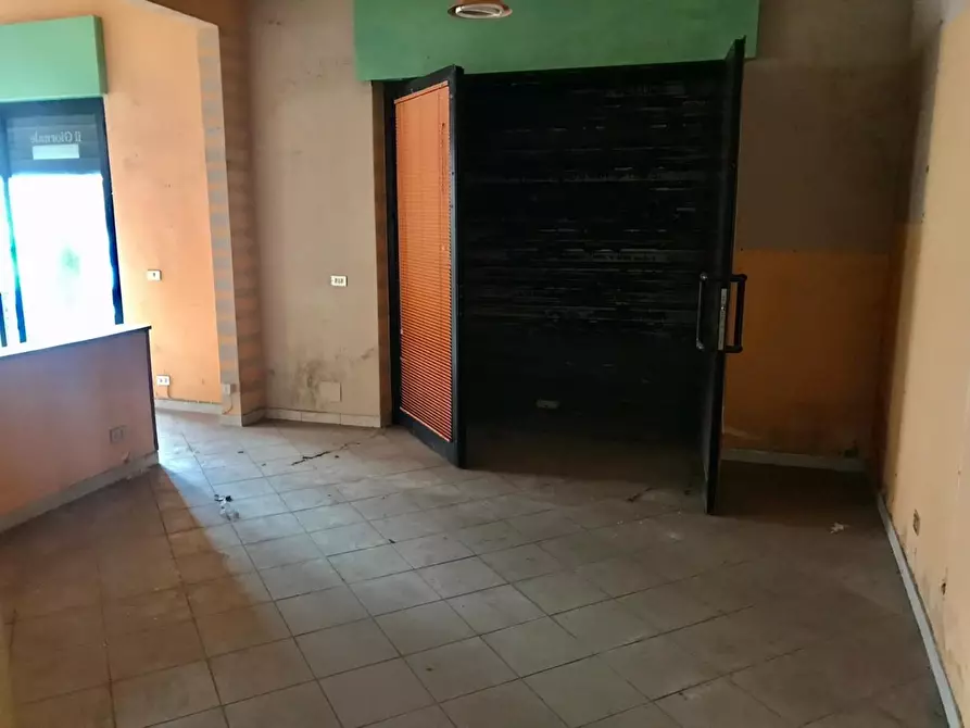 Immagine 4 di Locale commerciale in affitto  a Capannori