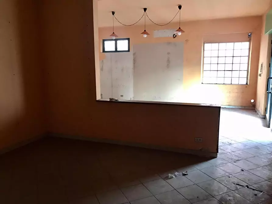 Immagine 3 di Locale commerciale in affitto  a Capannori