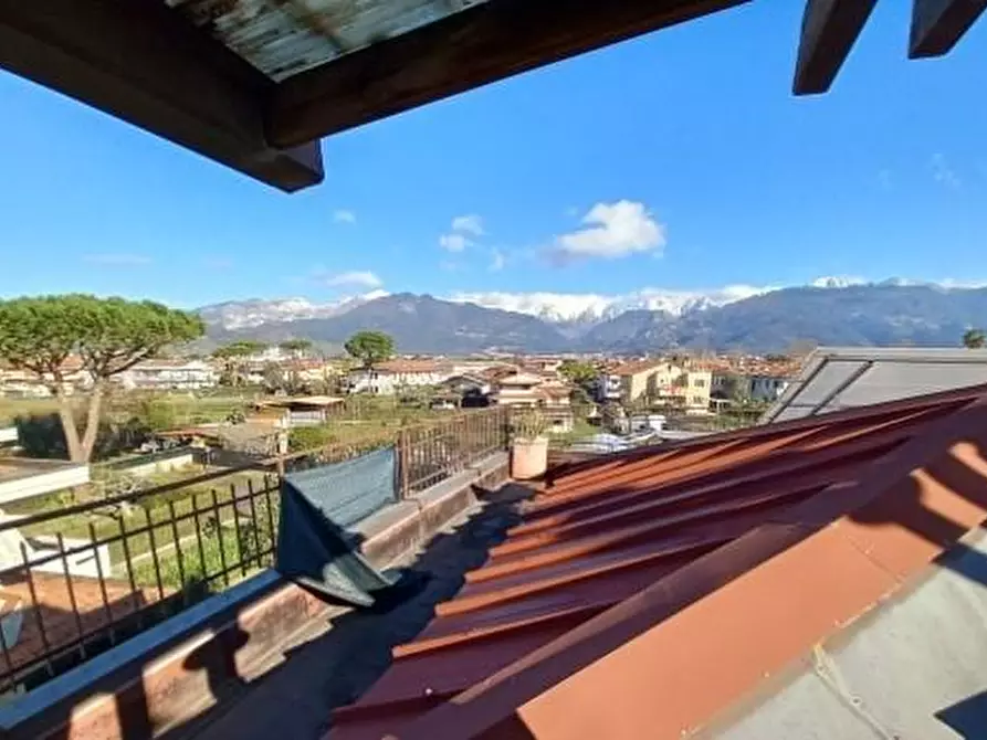 Immagine 4 di Mansarda in vendita  a Massa