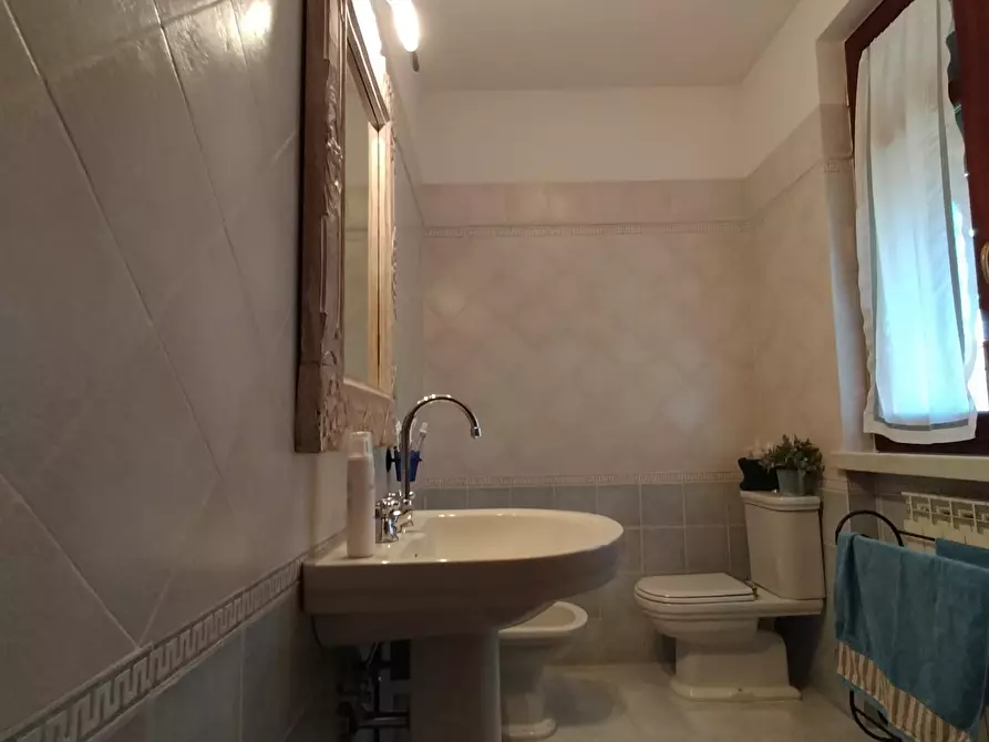 Immagine 10 di Casa bifamiliare in vendita  a Carrara