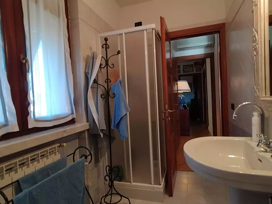 Immagine 11 di Casa bifamiliare in vendita  a Carrara