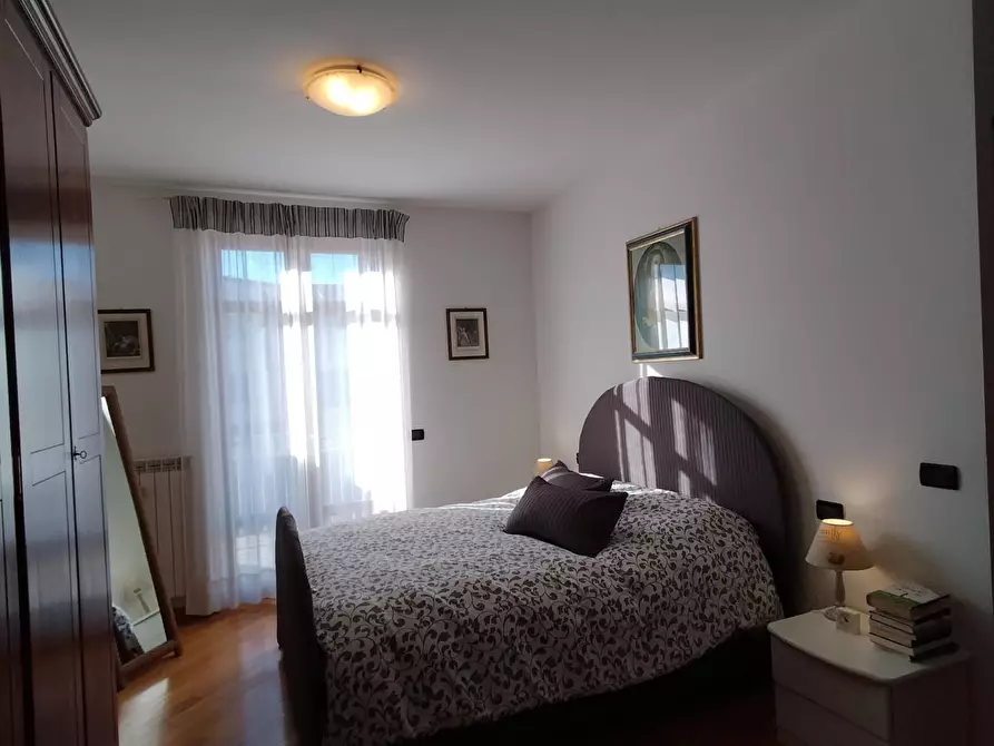 Immagine 9 di Casa bifamiliare in vendita  a Carrara