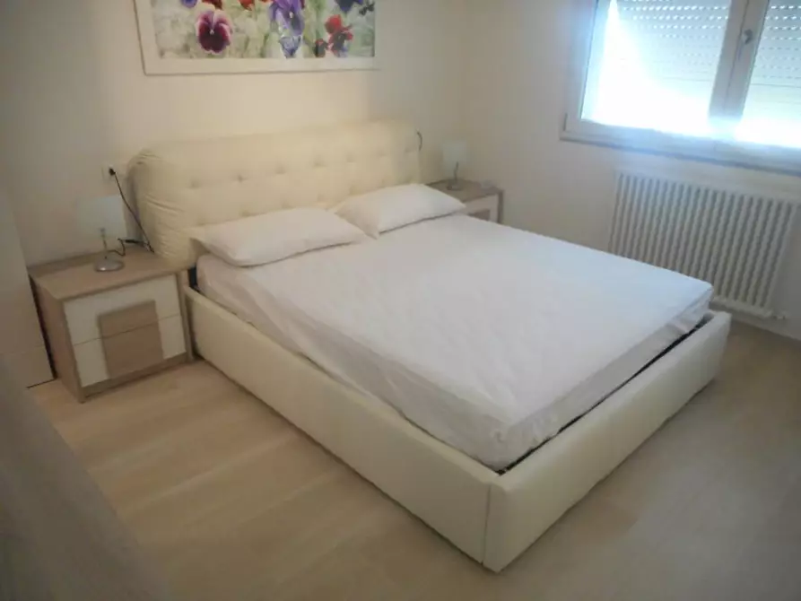 Immagine 8 di Appartamento in affitto  a Massa