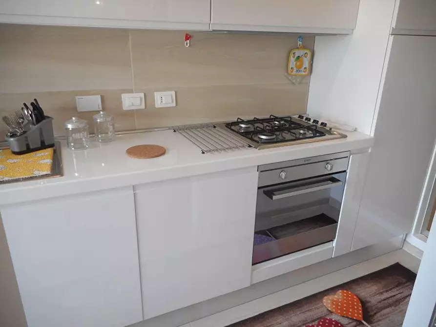 Immagine 5 di Appartamento in affitto  a Massa