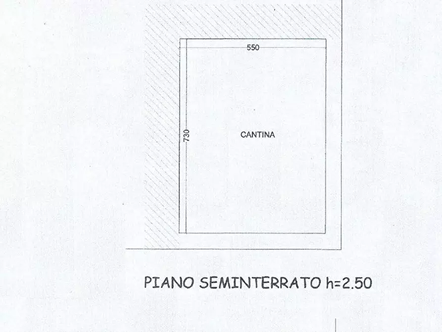 Immagine 1 di Locale commerciale in affitto  a Lucca