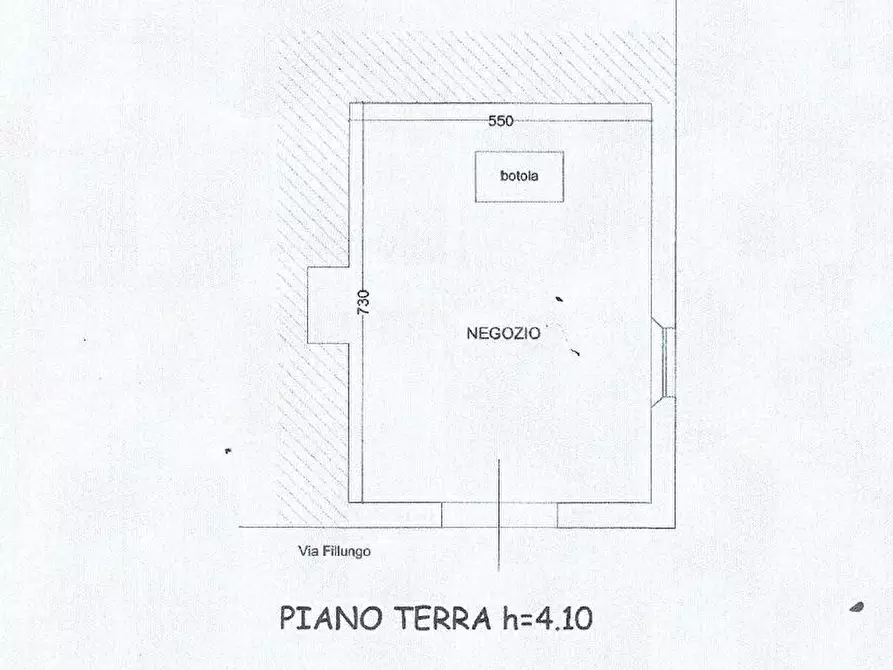 Immagine 2 di Locale commerciale in affitto  a Lucca