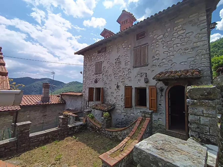 Immagine 1 di Casa indipendente in vendita  a Borgo A Mozzano