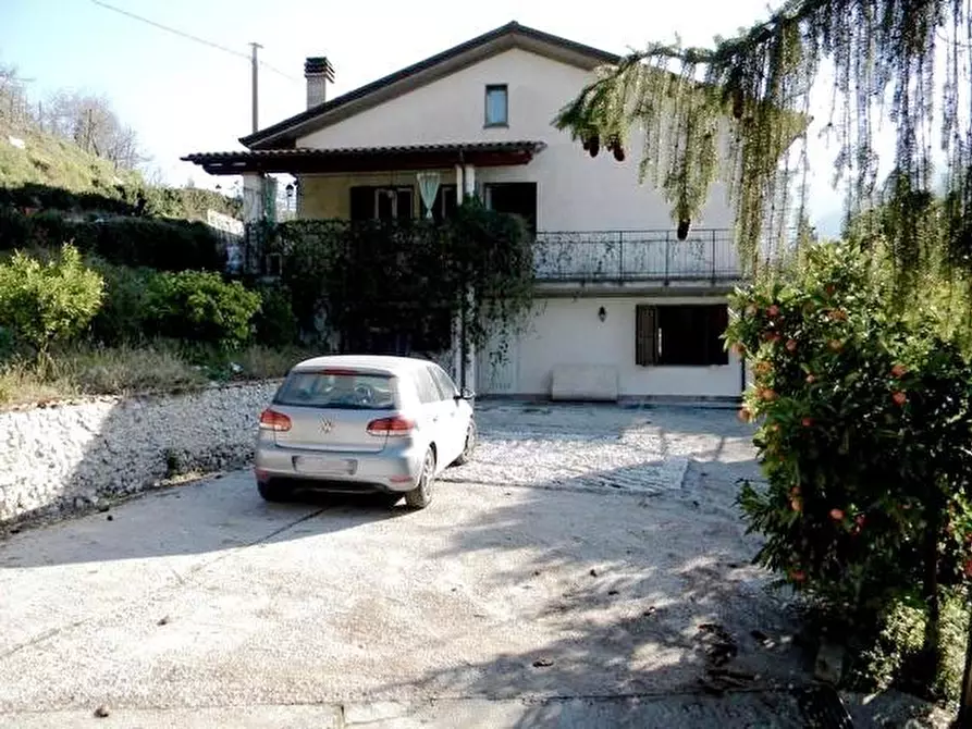 Immagine 1 di Casa indipendente in vendita  a Seravezza