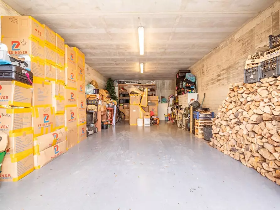 Immagine 52 di Villa in vendita  a Buti