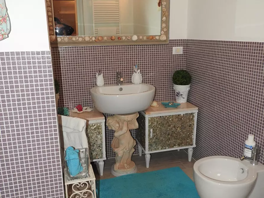 Immagine 10 di Appartamento in vendita  a Cecina