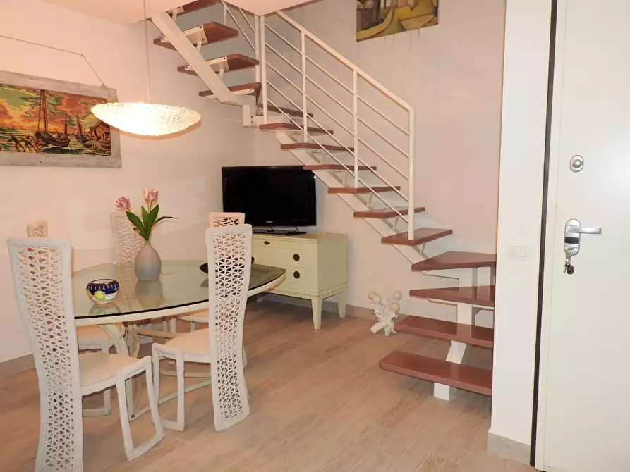 Immagine 2 di Appartamento in vendita  a Cecina