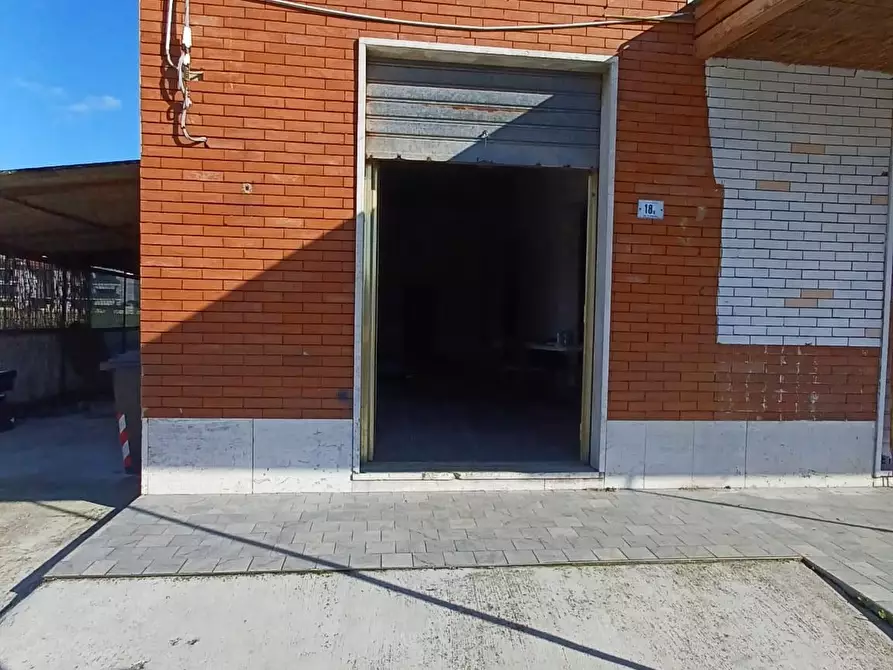 Immagine 3 di Locale commerciale in affitto  a Santa Croce Sull'arno