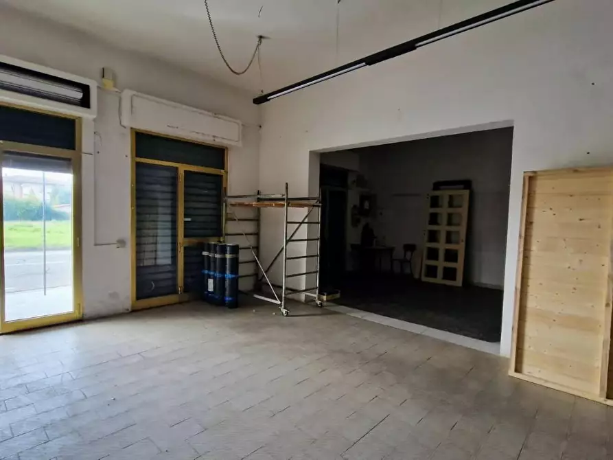 Immagine 12 di Locale commerciale in affitto  a Santa Croce Sull'arno