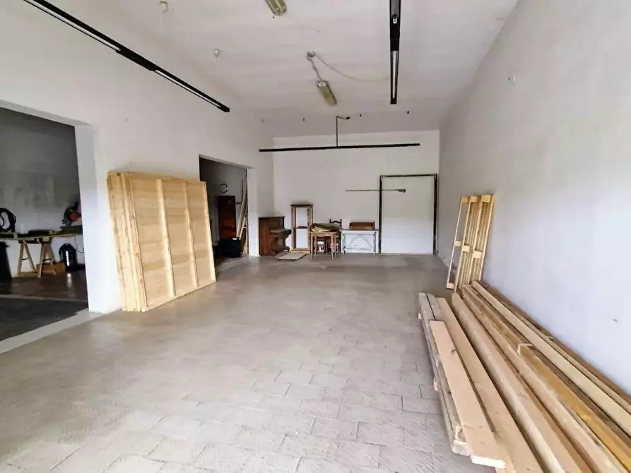 Immagine 4 di Locale commerciale in affitto  a Santa Croce Sull'arno