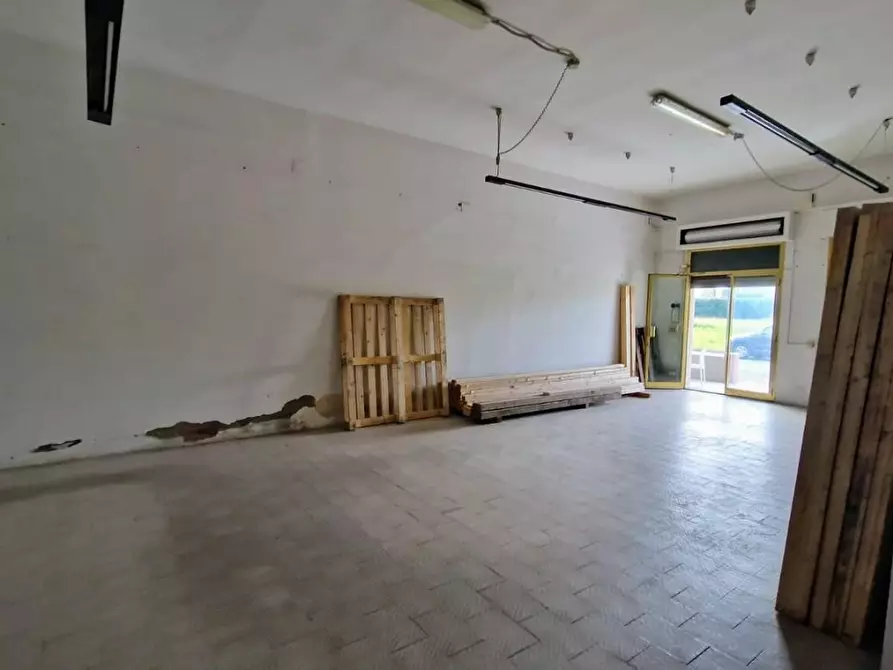 Immagine 5 di Locale commerciale in affitto  a Santa Croce Sull'arno