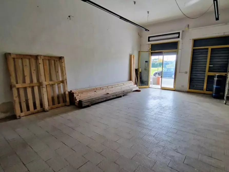 Immagine 9 di Locale commerciale in affitto  a Santa Croce Sull'arno