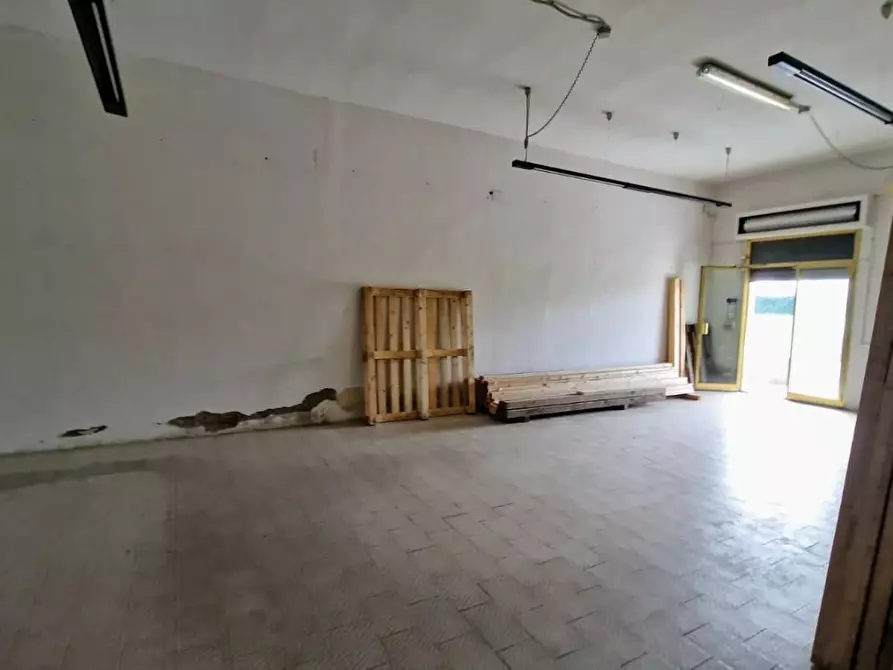 Immagine 7 di Locale commerciale in affitto  a Santa Croce Sull'arno