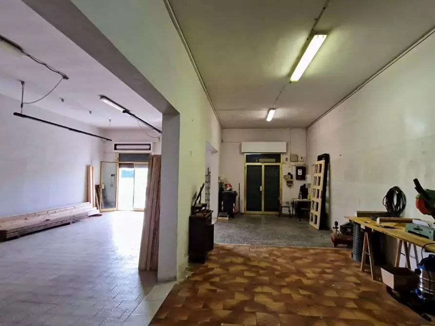Immagine 8 di Locale commerciale in affitto  a Santa Croce Sull'arno