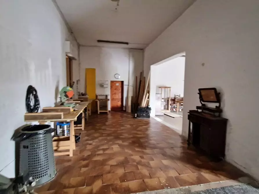 Immagine 14 di Locale commerciale in affitto  a Santa Croce Sull'arno