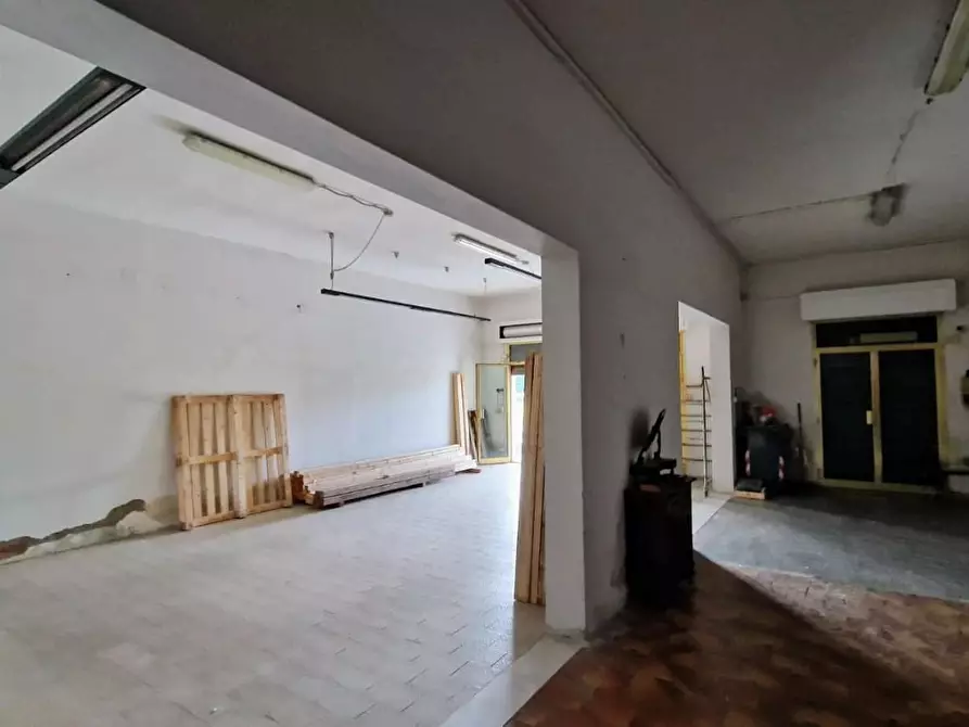 Immagine 13 di Locale commerciale in affitto  a Santa Croce Sull'arno