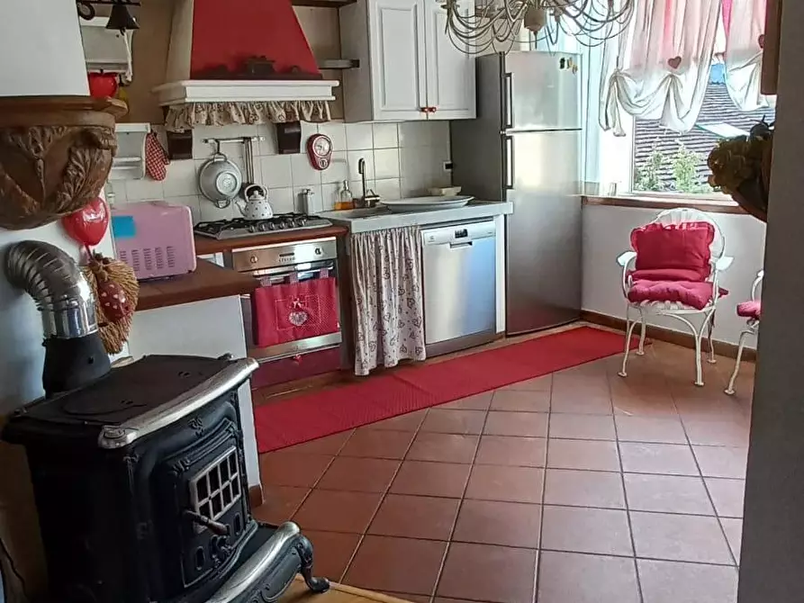 Immagine 10 di Appartamento in vendita  a Carrara