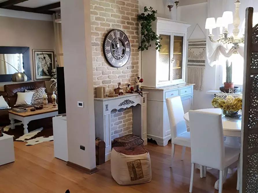 Immagine 5 di Appartamento in vendita  a Carrara