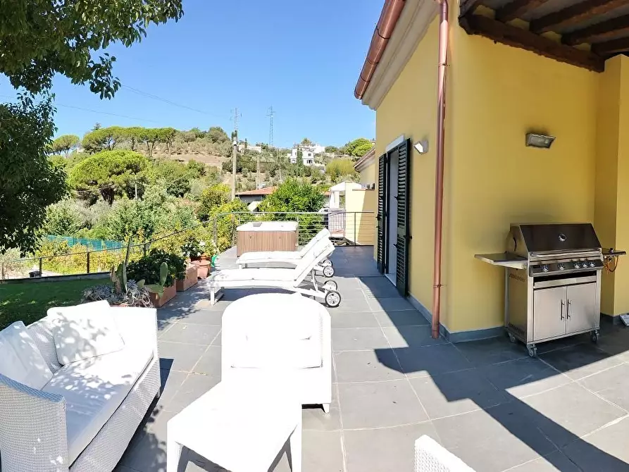 Immagine 4 di Casa bifamiliare in vendita  a Castelnuovo Magra