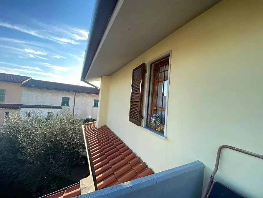 Immagine 2 di Villetta a schiera in vendita  a Massa