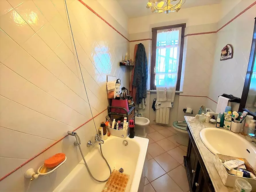 Immagine 14 di Villetta a schiera in vendita  a Massa