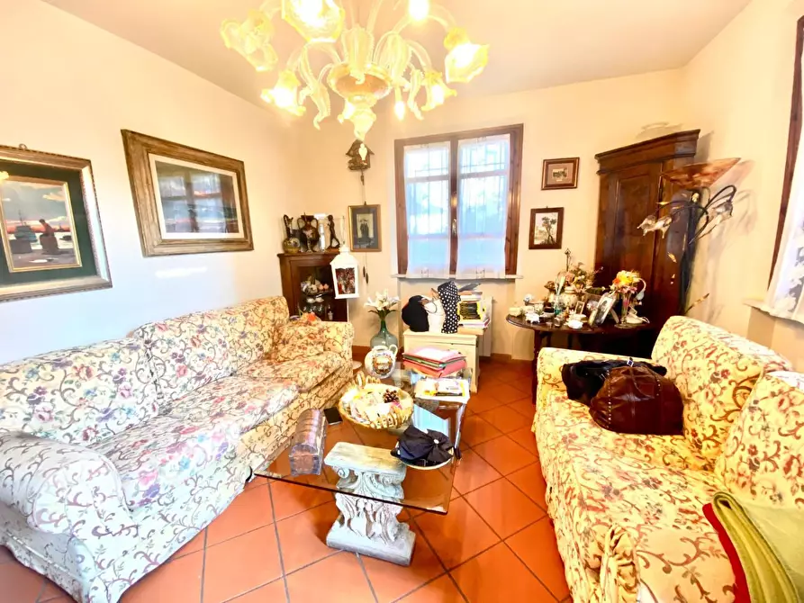 Immagine 3 di Villetta a schiera in vendita  a Massa