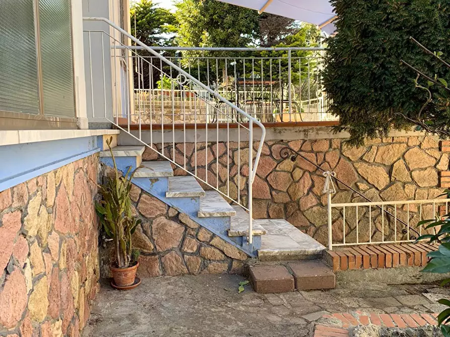Immagine 1 di Casa indipendente in vendita  a Rosignano Marittimo