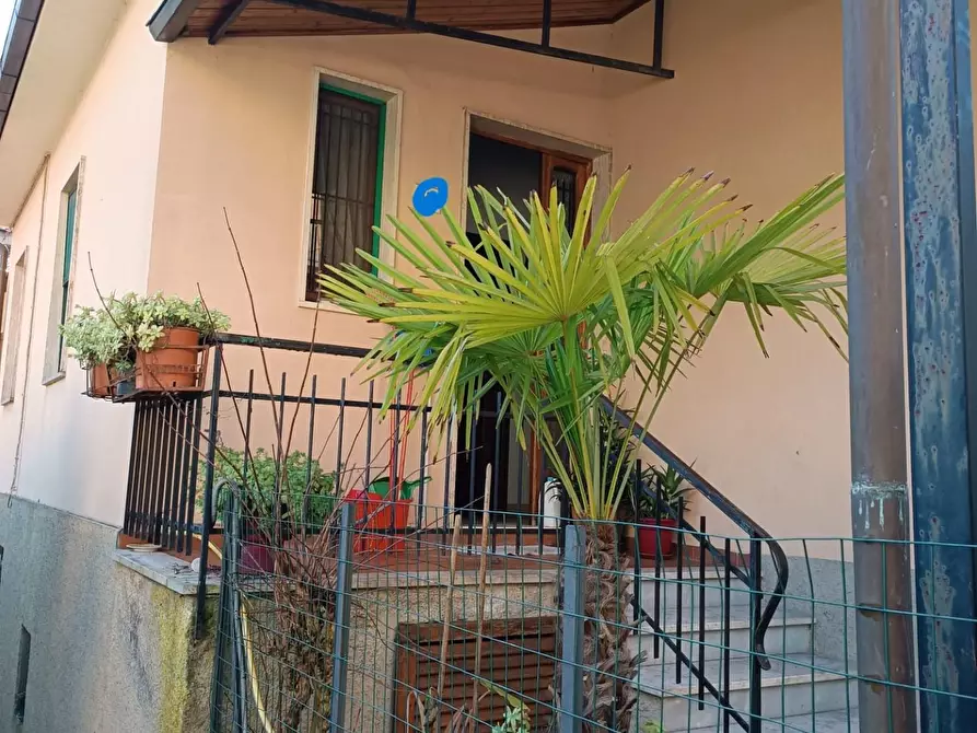 Immagine 1 di Casa semindipendente in vendita  a Bagni Di Lucca