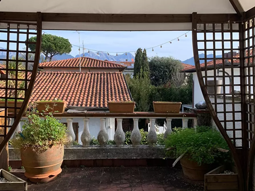 Immagine 16 di Mansarda in affitto  a Forte Dei Marmi