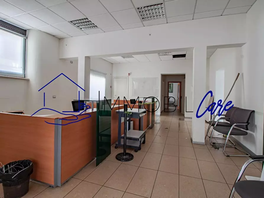 Immagine 5 di Locale commerciale in affitto  a Livorno