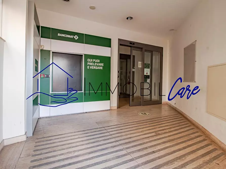 Immagine 3 di Locale commerciale in affitto  a Livorno