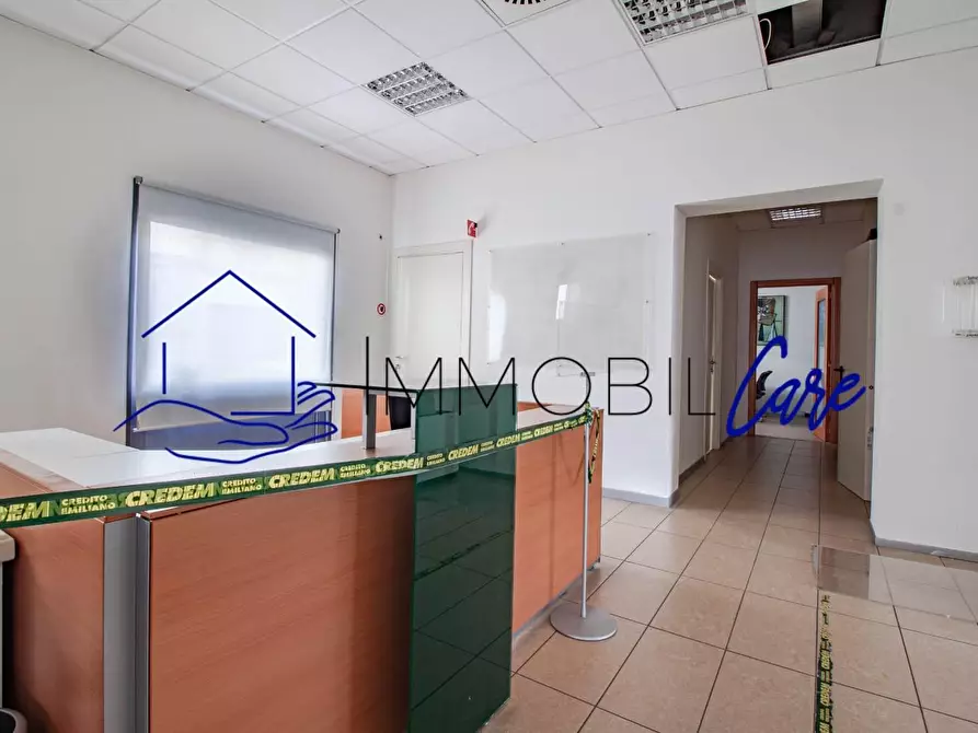 Immagine 4 di Locale commerciale in affitto  a Livorno