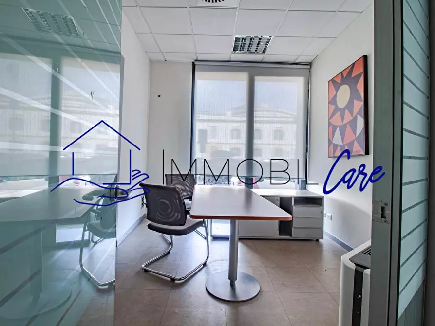 Immagine 7 di Locale commerciale in affitto  a Livorno