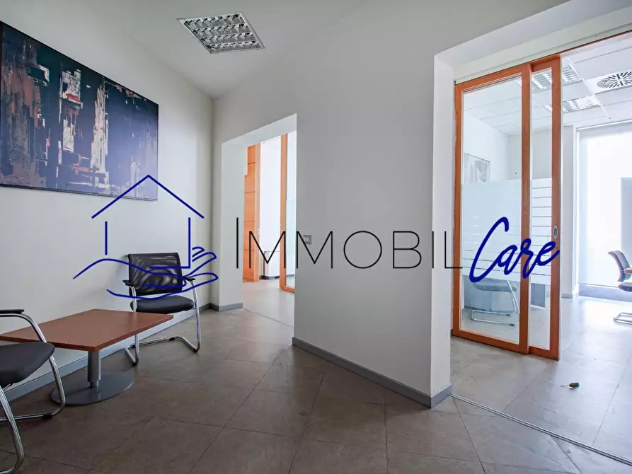 Immagine 10 di Locale commerciale in affitto  a Livorno