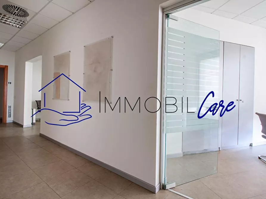 Immagine 6 di Locale commerciale in affitto  a Livorno