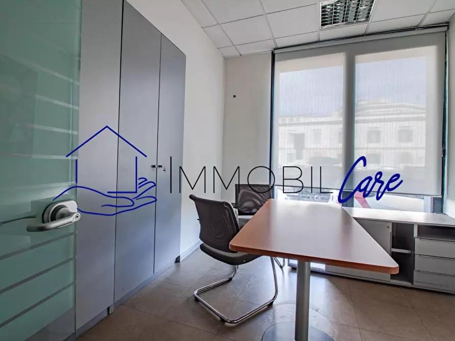 Immagine 8 di Locale commerciale in affitto  a Livorno