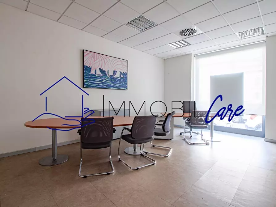 Immagine 16 di Locale commerciale in affitto  a Livorno