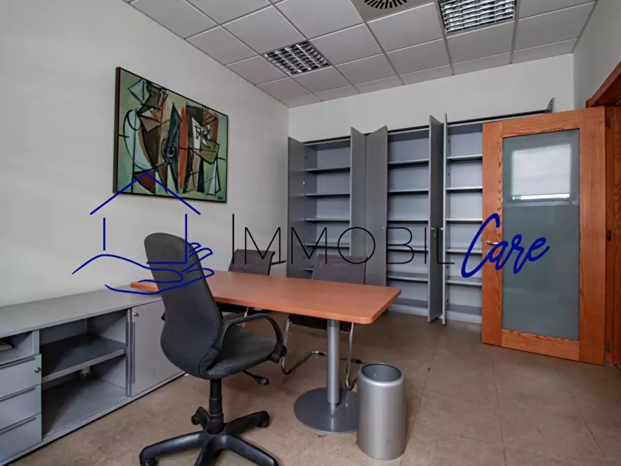 Immagine 20 di Locale commerciale in affitto  a Livorno