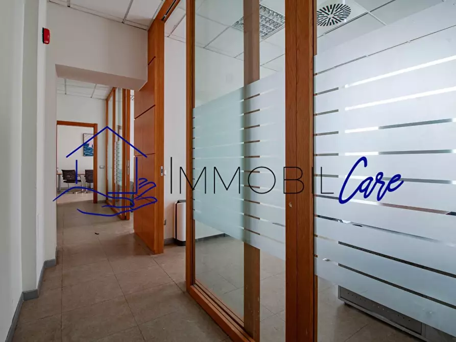 Immagine 13 di Locale commerciale in affitto  a Livorno