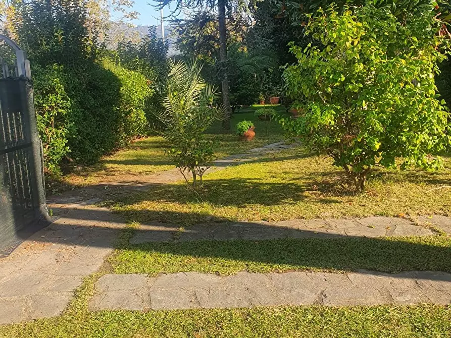 Immagine 2 di Porzione di casa in vendita  a Carrara