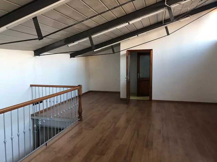 Immagine 2 di Attività artigianale in vendita  a Siena