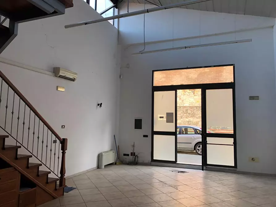 Immagine 4 di Attività artigianale in vendita  a Siena